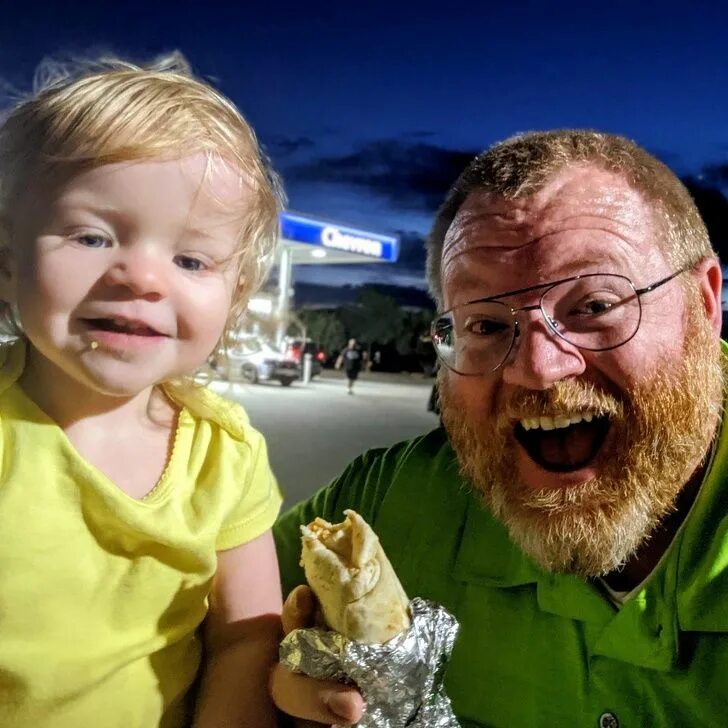 как выглядит настоящий папа. отцы и дети. ребенку нужен папа. счастливый ребенок. детям о папе.