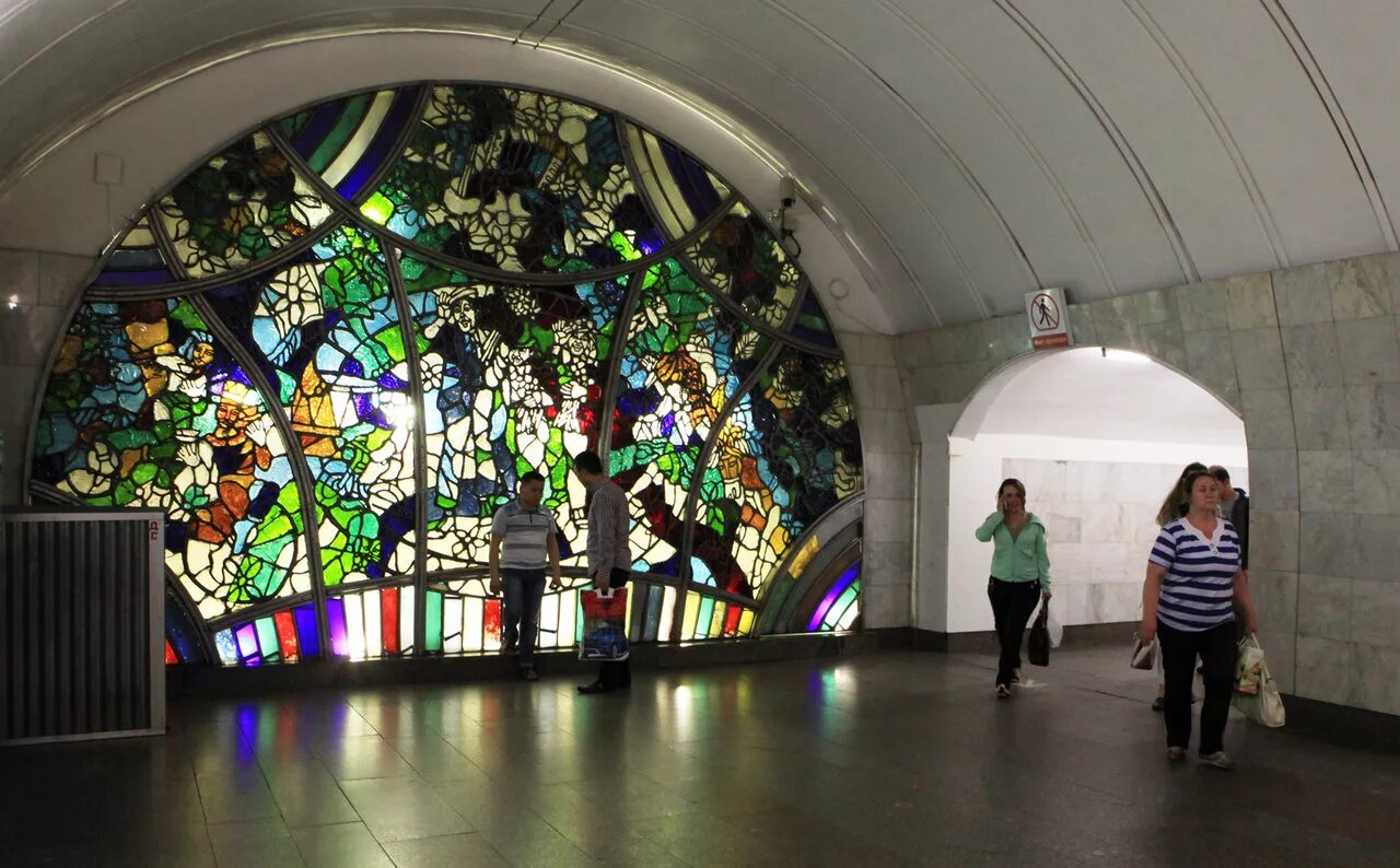 станция метро цветной бульвар. работа метро цветной бульвар. работа метро цветной бульвар. метро цветной бульвар фото. станция цветной бульвар московского метро.