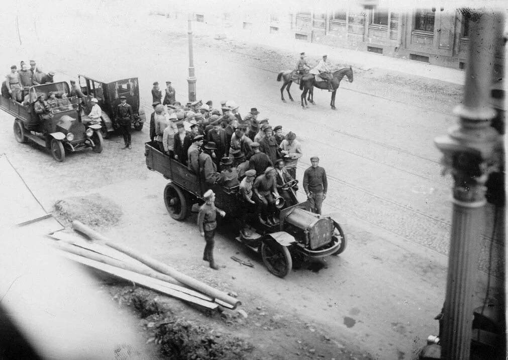 Запад 1922 год. Памятники в 1922 году. 1922 год санкт-петербург. Запад 1922 год. Изъятие церковных ценностей в 1922.