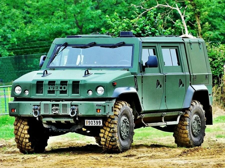 Газ рысь. Iveco военный джип. Ивеко армейский внедорожник. Внедорожник Iveco massif. Ивеко джип 4х4.