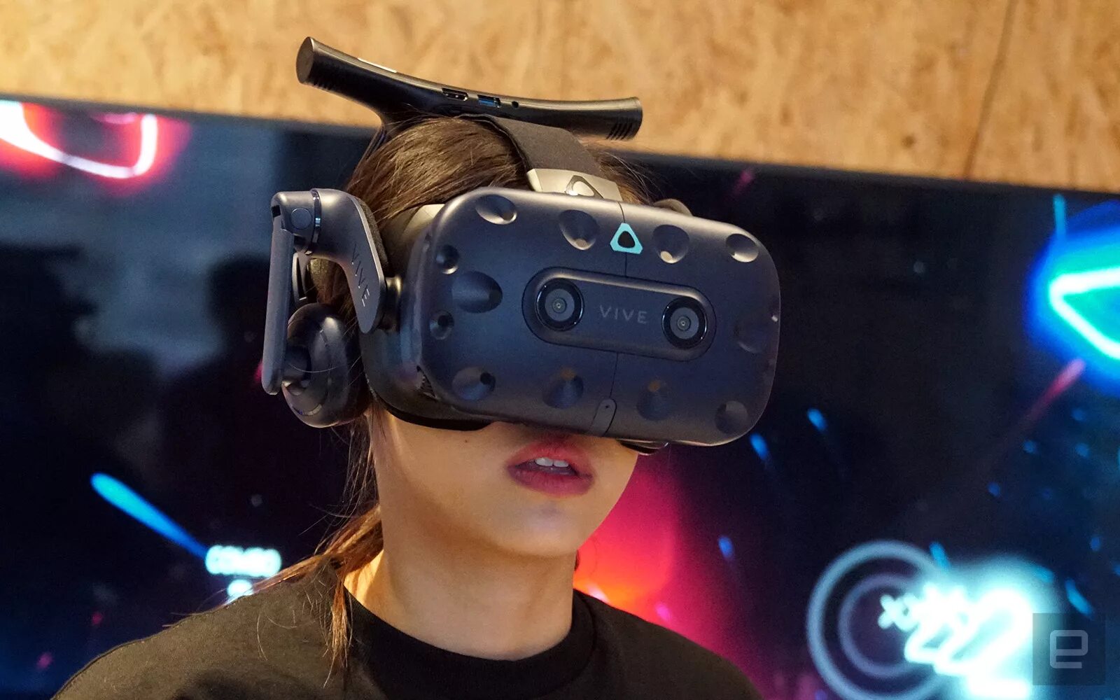 Виар видео страшное. VR очки Vive Pro. VR шлем 360max. VR шлем Vive. HTC Vive Pro беспроводной.