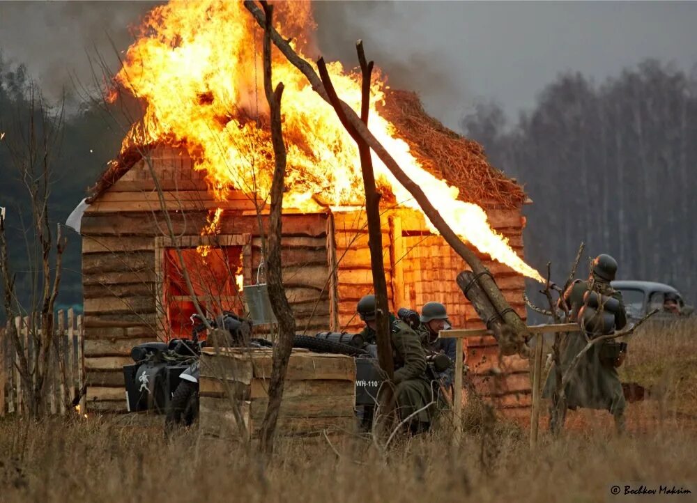 хатынь великая отечественная война. хатынь 1943 год. село жгут. хатынь в годы великой отечественной войны. деревни белоруссии в войну.
