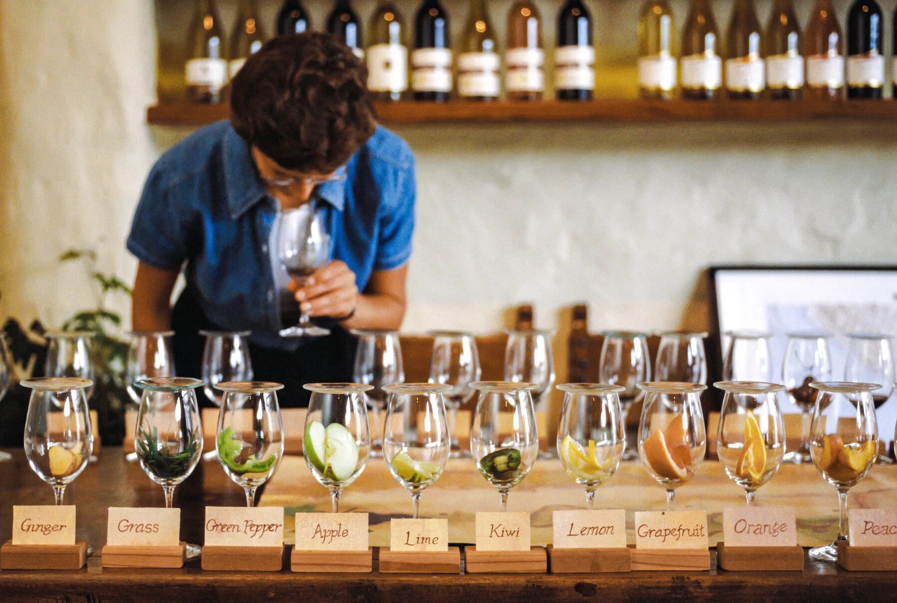 Винная дегустация. Мастер класс по дегустации вина. Дегустация вина. Винная арт-дегустация. Дегустация вина.