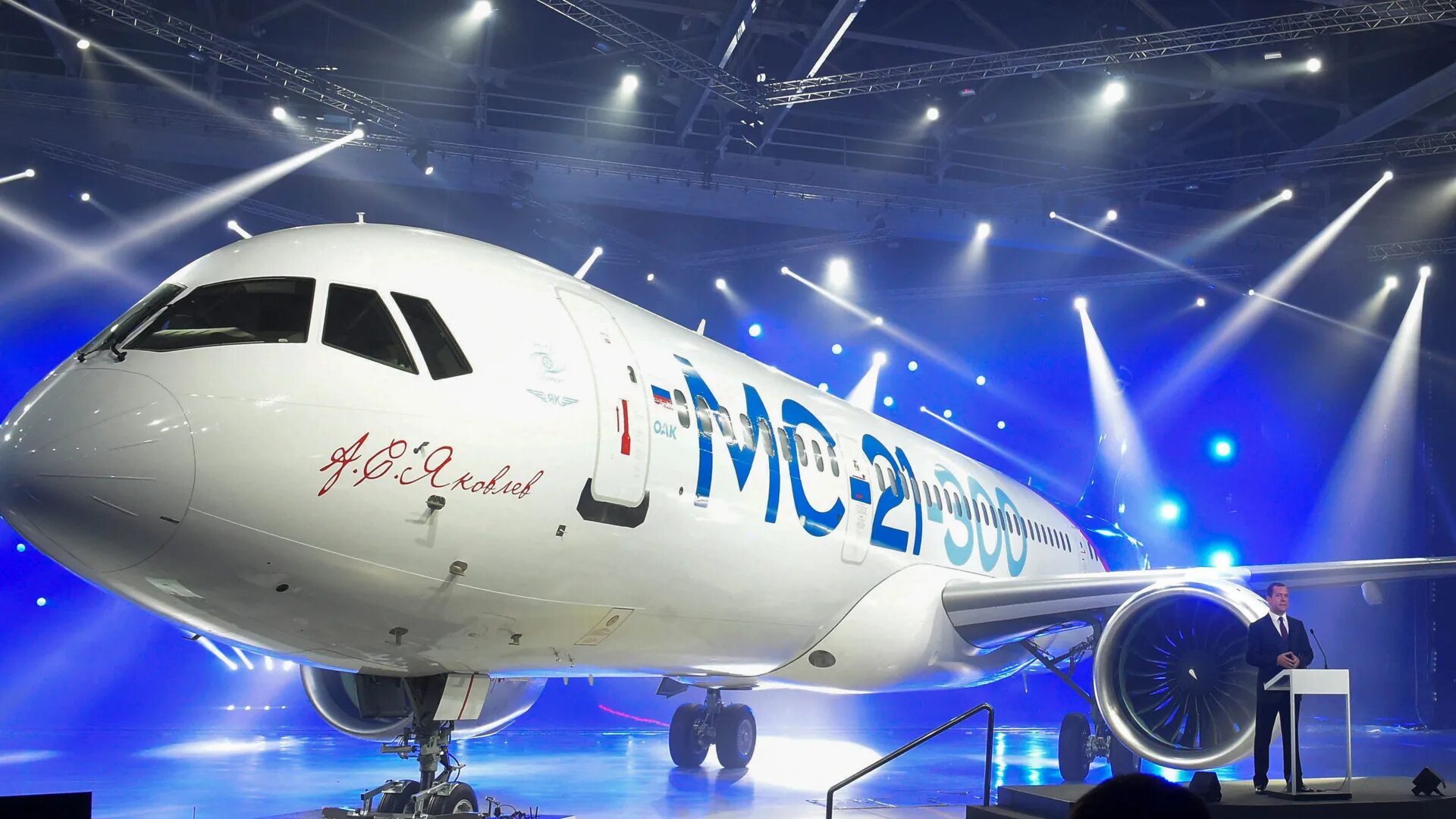 Mc 21 300 самолет. Mc 21 самолет. Крыла мс 21. Новые пассажирские самолеты. Новые пассажирские самолеты.