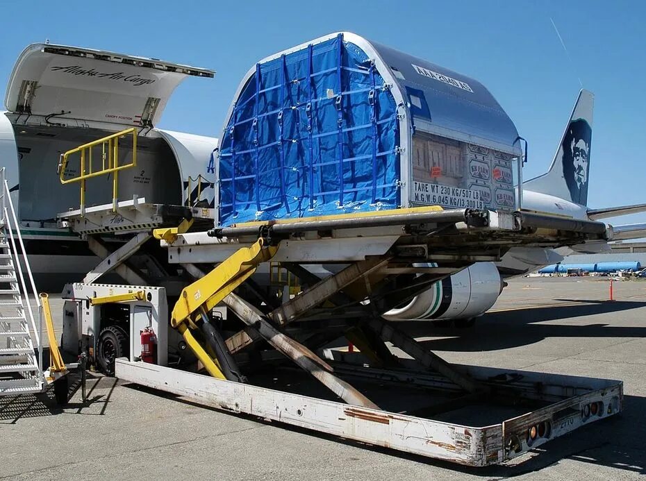 Перевозка грузов воздушным судном. Авиаперевозки грузов. Перевозка грузов воздушным судном. Грузовые воздушные перевозки. Авиационные грузовые перевозки.