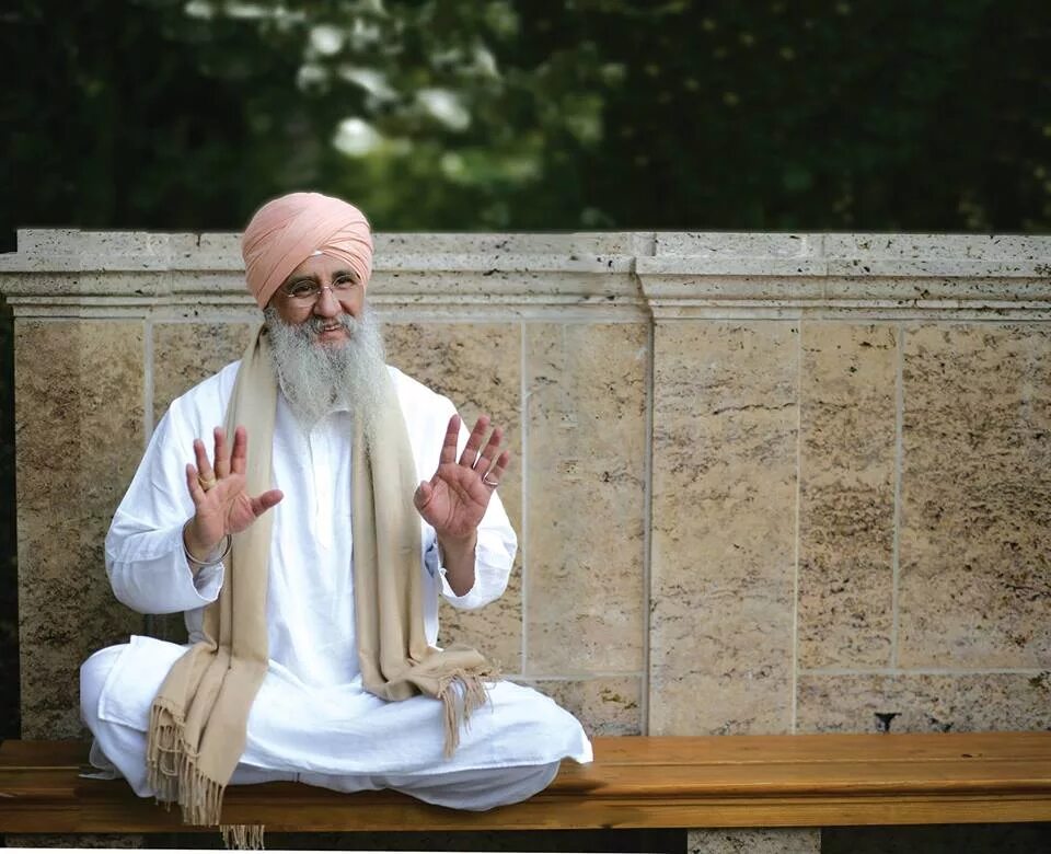 Йоги бхаджан. Гуру дев кундалини йога. Хамида аль-аттас. Гуру дев сингх кхальса. Гуру дев сингх кхальса.