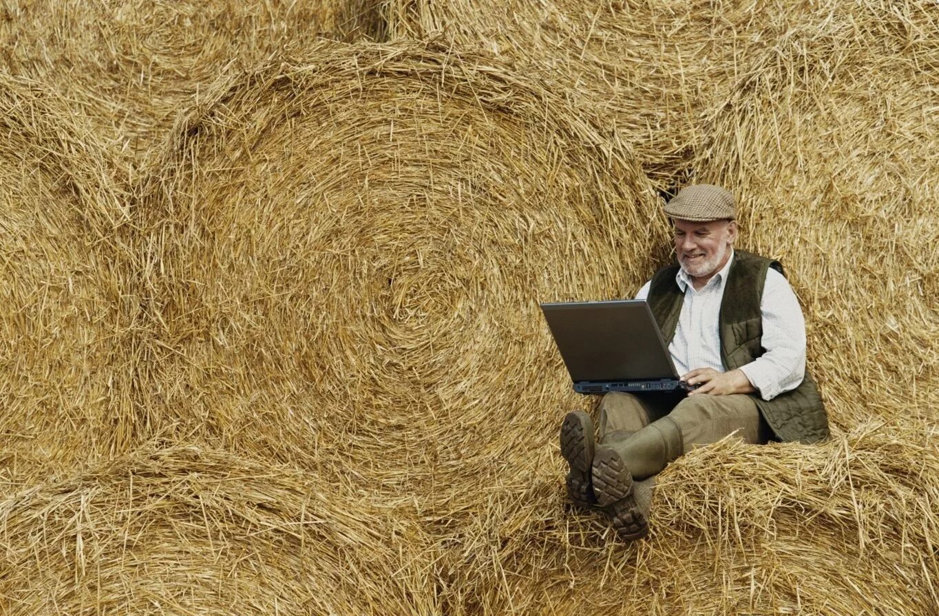 Купит интернет в деревню. Интернет в деревне. Сельское хозяйство в деревне. Скоростной интернет в деревне. Фермер в деревне.