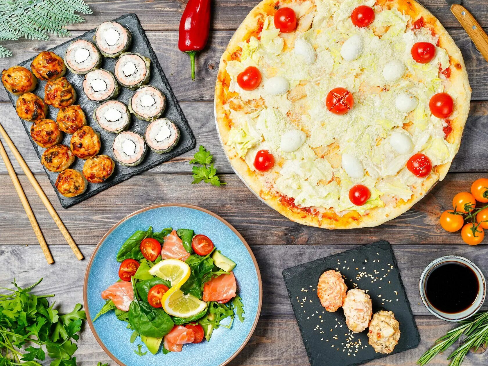 Суши сел пицца. Суши пицца. вкусные роллы и пицца. пицца роллы фри. стол с роллами и пиццей.