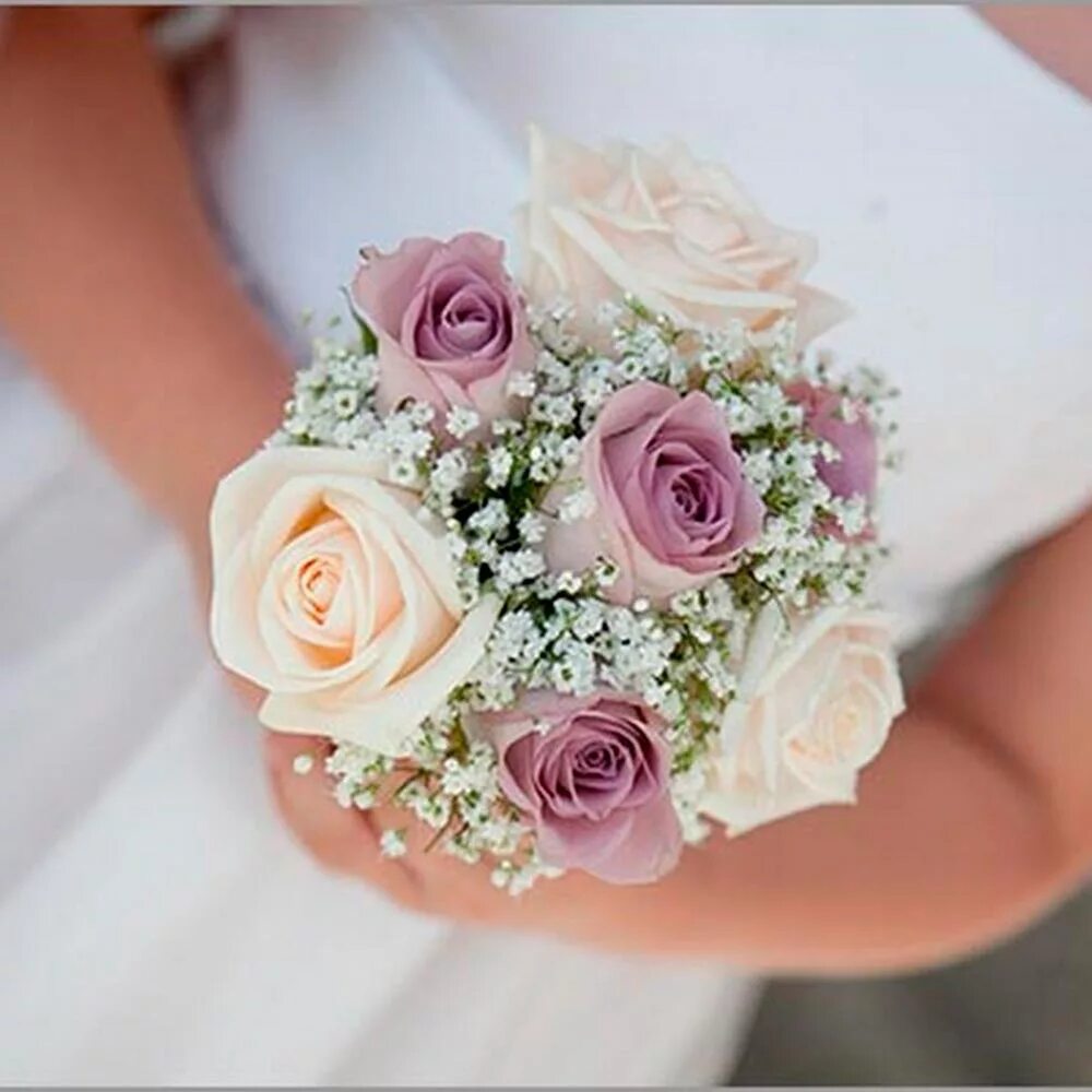 свадебный торт 2021 одноярусный. скромный свадебный букет. букет невесты маленький. свадебный торт одноярусный. букет невесты маленький.