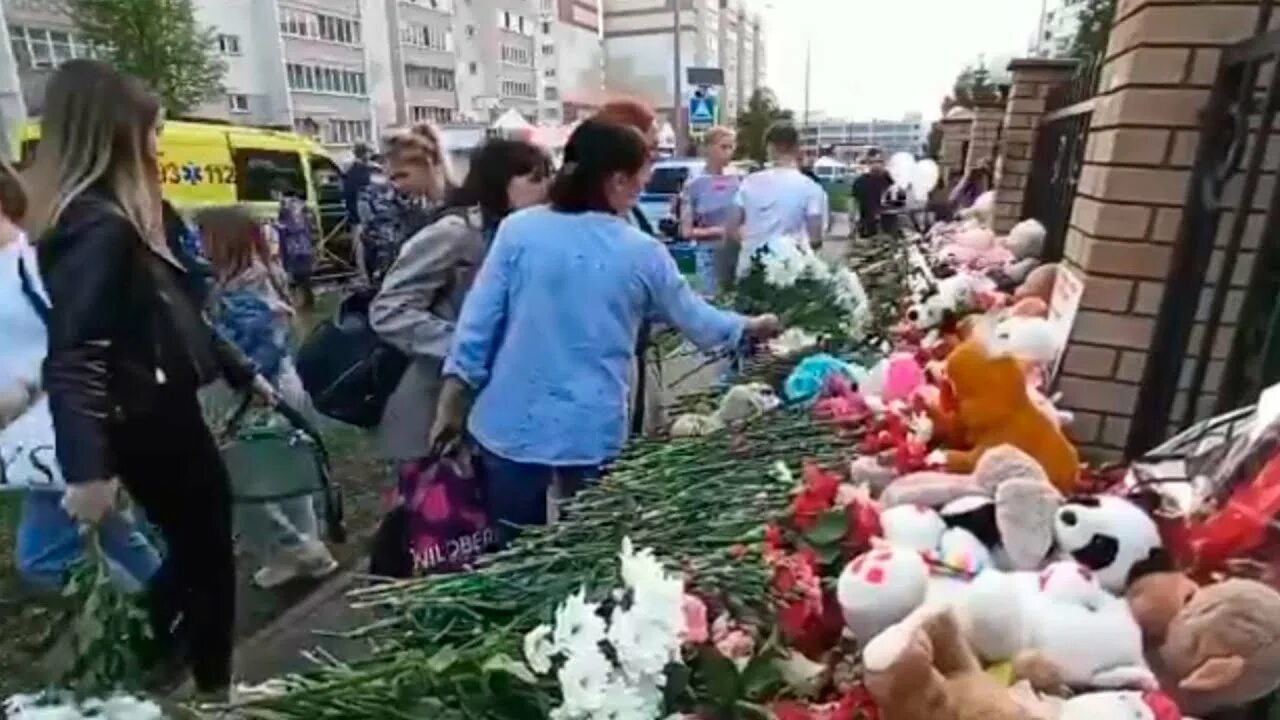 Список пострадавших в москве во время теракта. Стрельба в Казанской школе 11 мая 2021. Казань трагедия в школе 2021. Стрельба в Казанской школе 11 мая. Стрельба в школе Казани 11 мая 2021 года.