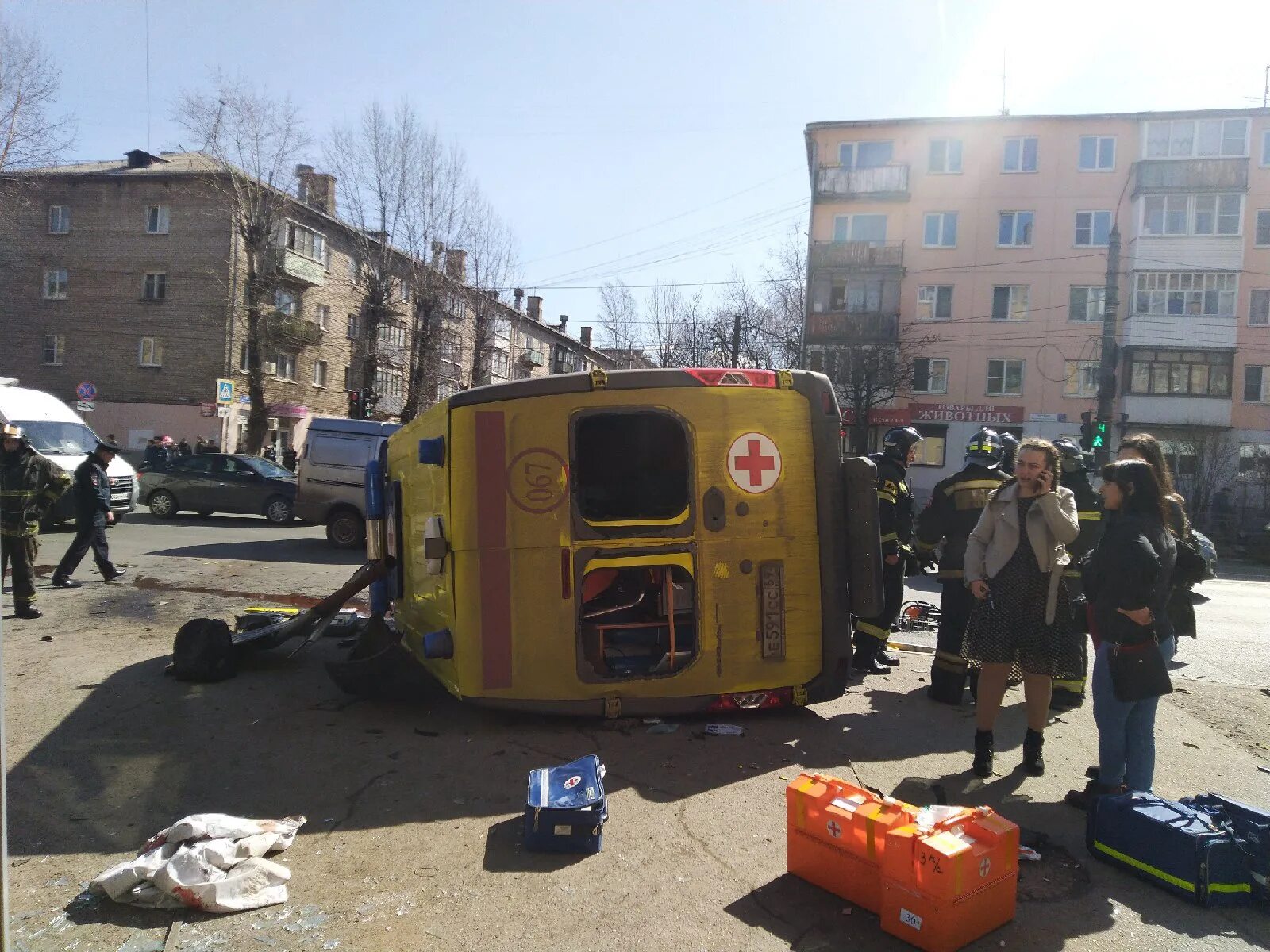 14 апреля ново. Авария на Волоколамском проспекте Тверь. Авария в Твери со скорой 14 апреля помощью. Авария в Твери Волоколамском проспекте 2022 сентябрь.