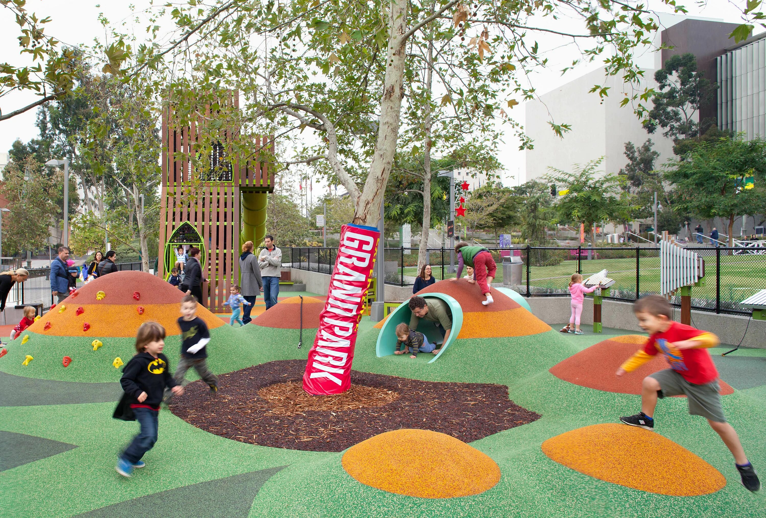 Гугл парк для детей. Детские сады Лос Анджелес. Площадки в Лос Анджелес детские развлечения. Красивый детский парк детская площадка с цветами и зеленью.