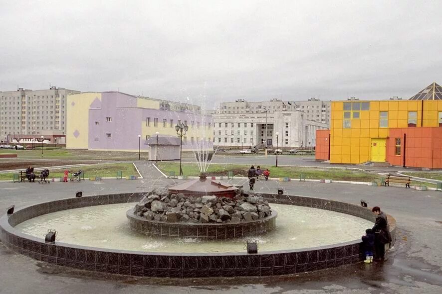 Ланге лангепас. Хмао город лангепас. Центральная площадь лангепас. Площадь лангепаса. Площадь лангепаса.