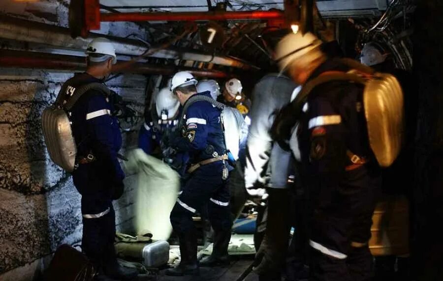 Фгуп вгсч мчс россии. Международные соревнования вгсч. Спасатель шахта. Горноспасательный отряд мчс. Спасатель шахта.