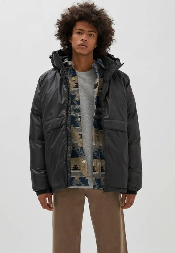 Куртки bear. Куртки bear. Pull and bear куртка мужская зимняя. Pull bear куртка мужская. Куртка pull and bear city code 199213.