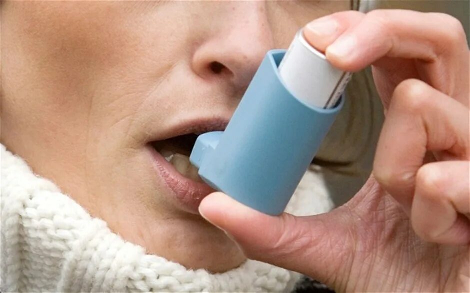 Бронхиальная астма горло. Горло при бронхиальной астме. При бронхиальной астме болит горло. Ингалятор аллергии в горло.