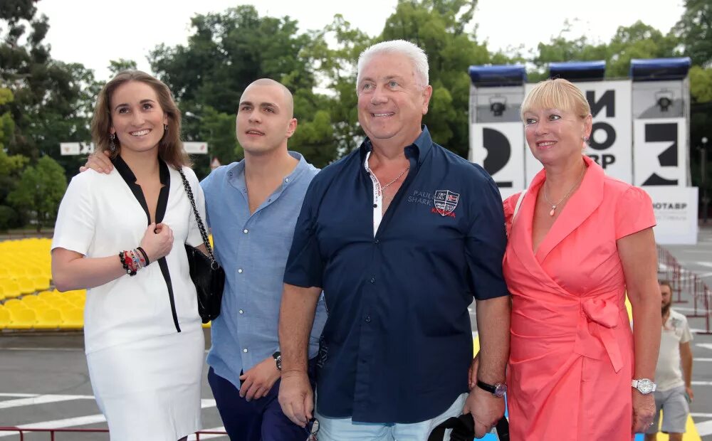 Родители винокура национальность. Родители винокура национальность. Владимир винокур с женой фото. Винокур 1980. Владимир винокур и тамара первакова.