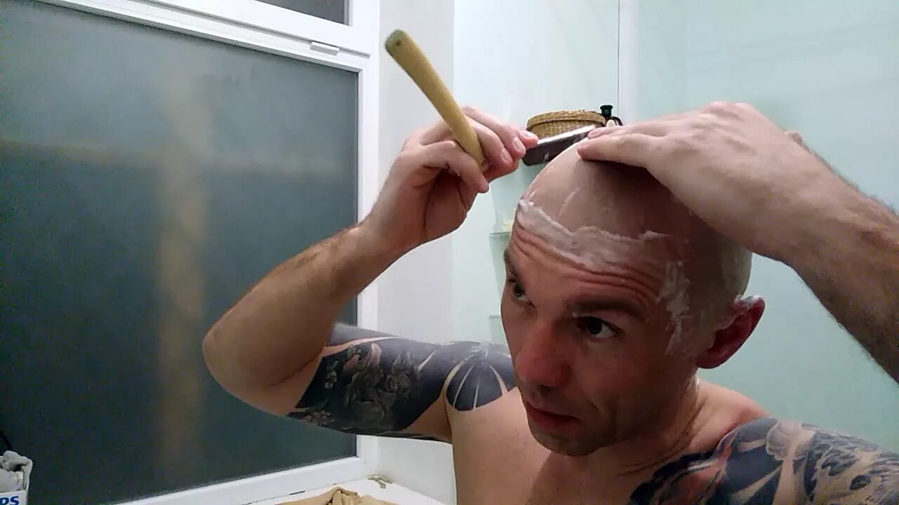 Shaving dick. Стрижка под бритву. Бритье головы опасной бритвой. Стрижка под бритву мужскую.