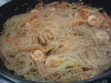 Рецепт салата фунчоза с креветками и овощами