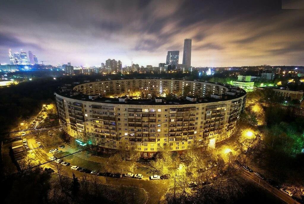 Дом в виде колец. Улица довженко москва круглый дом. круглые дом в москве на ул. довженко. круглый дом очаково-матвеевское. улица довженко дом 6.
