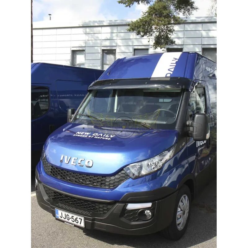 Кабина ивеко дейли. Дефлектор капота Iveco Daily 2014. Iveco Daily 2023. Iveco Daily 8800мм. Козырек Ивеко Дейли.