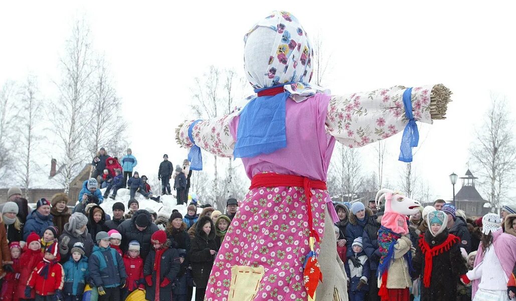 Когда поздравляют с масленицей 2024. Чучело на Масленицу. Проводы зимы. Чучело зимы на Масленицу. Масленица атрибуты праздника.