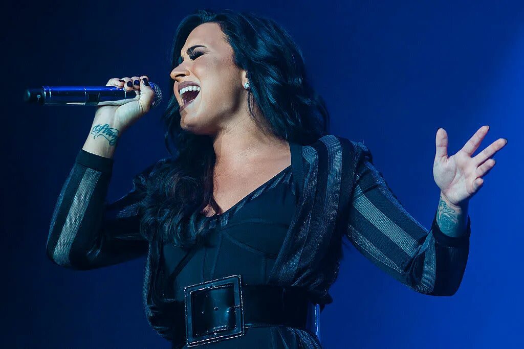 Ловато песня слушать. Деми ловато heart attack. Demi arachine. Песня деми ловато. Demi lovato cool for the summer.