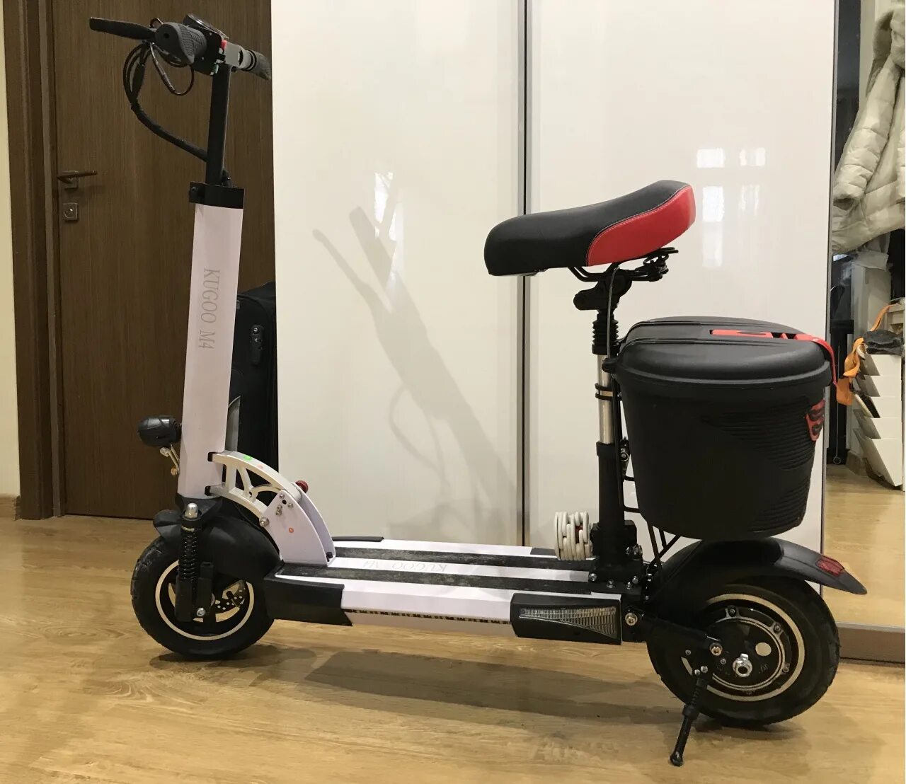 Kugoo ec02. Багажник для электросамоката kugoo m5. самокат kugoo m5. электросамокат куго м5. kugoo m5 pro.