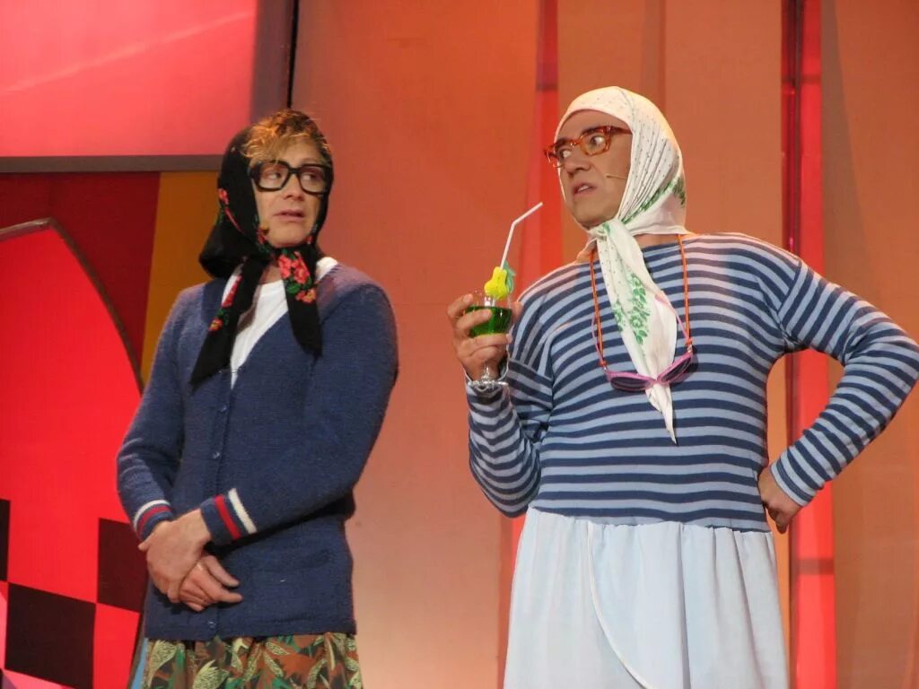 аншлаг цветочек и матрена. русские бабки сергей чванов. новые русские бабки матрен а матрен. новый русский бабки прикольные. сергей чванов матрена.