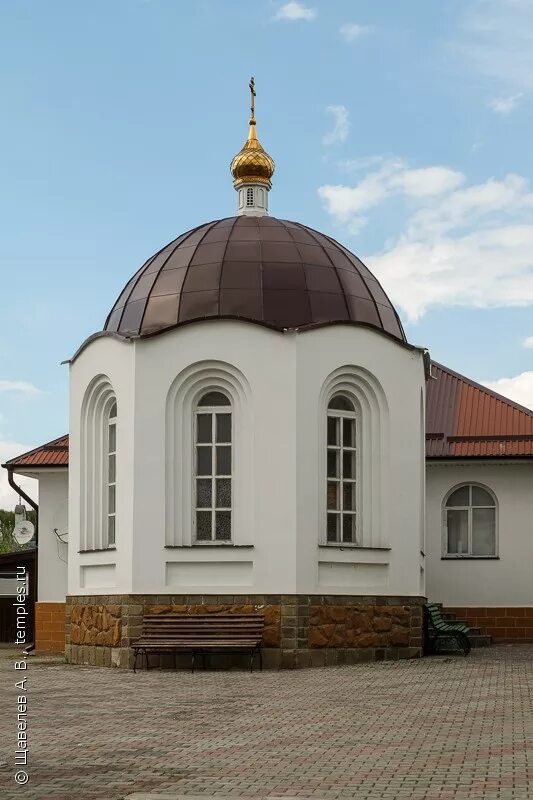 Храм часовня архангела михаила. Церковь в поле. Урожай часовня. Полибино село часовня. Ессентуки часовня.