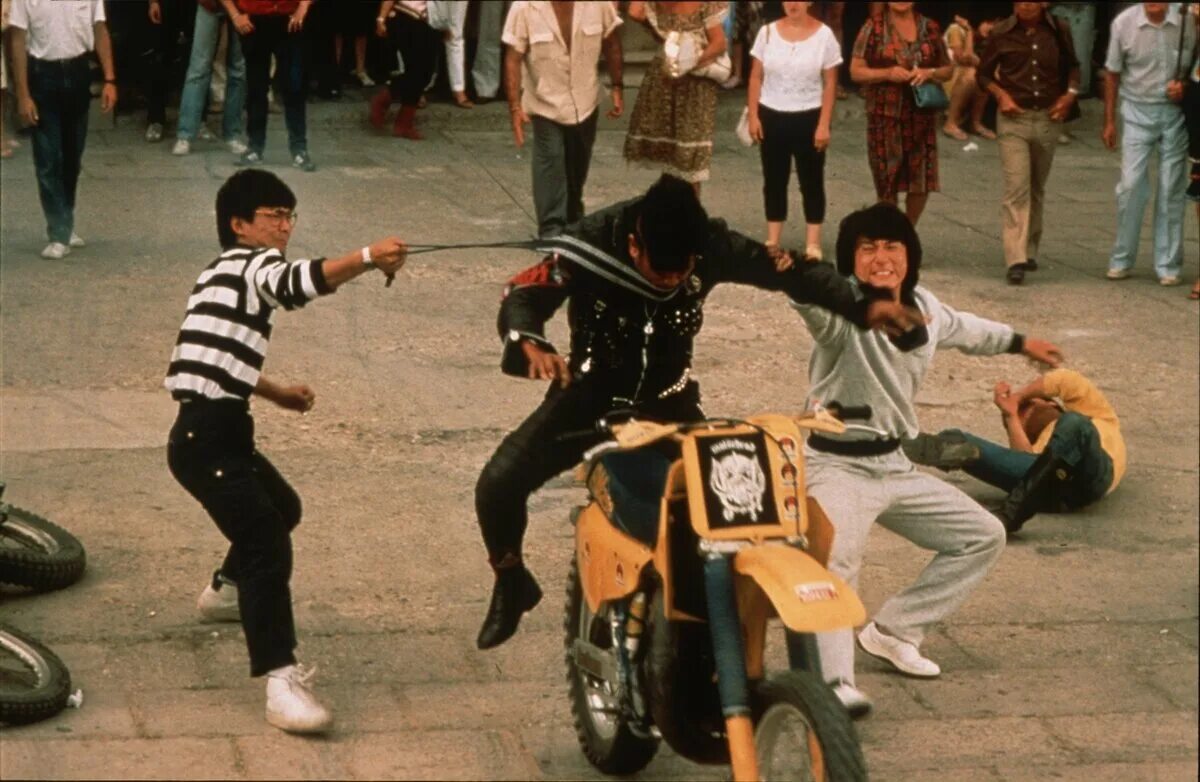 саммо хун закусочная на колесах. джеки чан саммо хунг юэнь бяо. джеки чан закусочная. закусочная на колесах 1984. закусочная на колесах 1984.