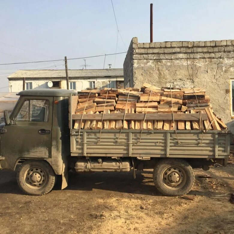 УАЗ 3303 груженый дровами. УАЗ бортовой дрова колотые. Дрова УАЗ бортовой. УАЗ 3303 колотых дров. Уазик дров