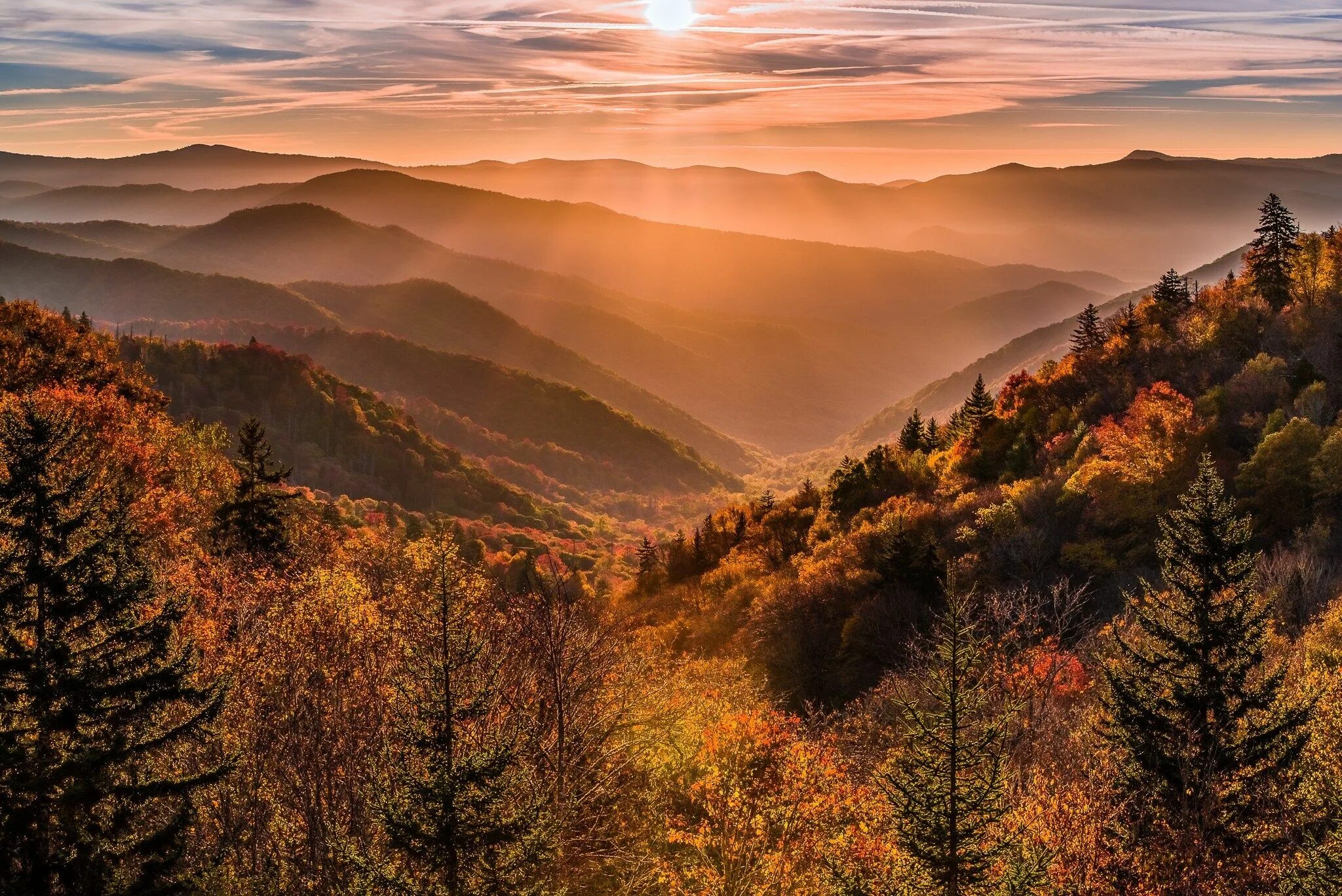The great smoky. Парка грейт смоки маунтинс. Национальный парк грейт-смоки-маунтинс. Грейт смоки маунтинс. Smoky mountains.