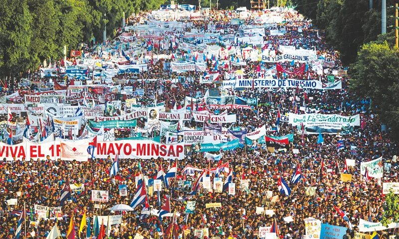 1 мая во франции. Праздник труда во Франции. 1 Мая во Франции праздник. 1 Мая во Франции день труда.