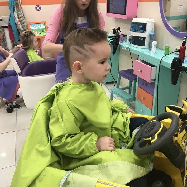 Детские парикмахерские петербург. Детской парикмахерской. Кудряшка детская парикмахерская дыбенко. Кудряшка сеть детских парикмахерских питер. Кудряшка детская парикмахерская.