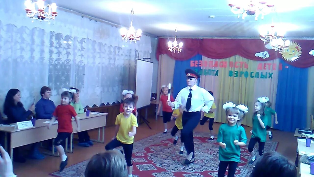 Танец по пдд в детском саду. Танец светофор. танец с детьми светофор. танцы по пдд. детский танец «пдд».