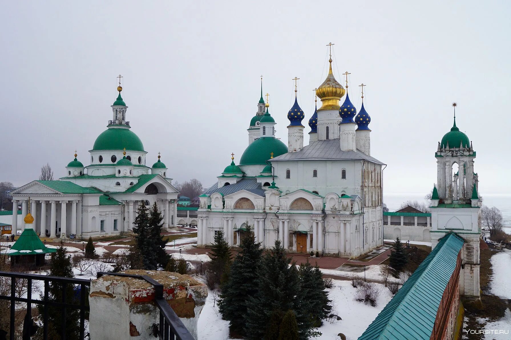 Спасо монастырь. Спасо-яковлевский монастырь в ростове великом. ростов великий спасо-яковлевский монастырь зимой. ростов великий достопримечательности спасо яковлевский монастырь. яковлевский монастырь зимой ростов.