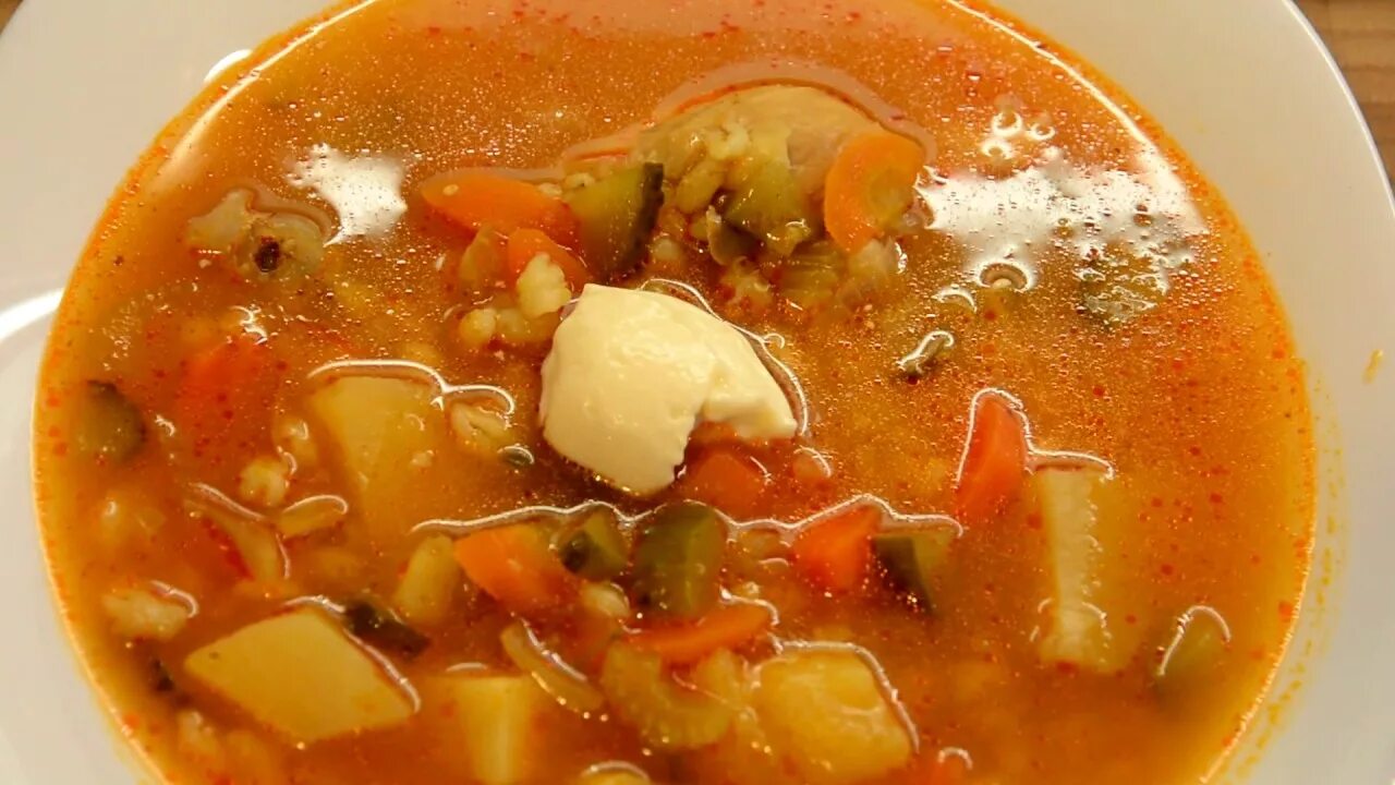Рассольник в мультиварке с перловкой и солеными. Рассольник в мультиварке с перловкой. мультиварка с супом рассольник. рассольник в мультиварке редмонд. рассольник в мультиварке с перловкой и солеными огурцами.