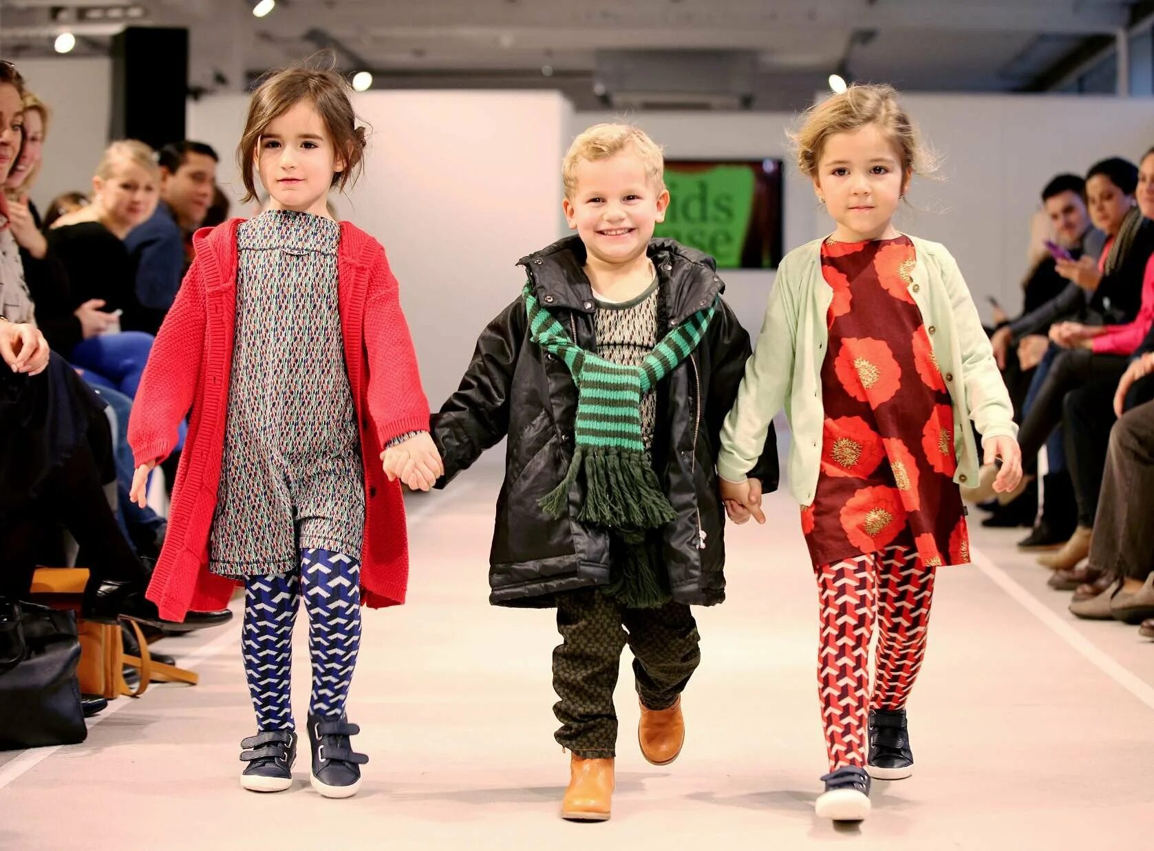 Детский дольче габбана 2015. Dolce gabbana kids 2020. Дольче габбана kids 2019. Fashion дети. Детская коллекция дольче габбана.