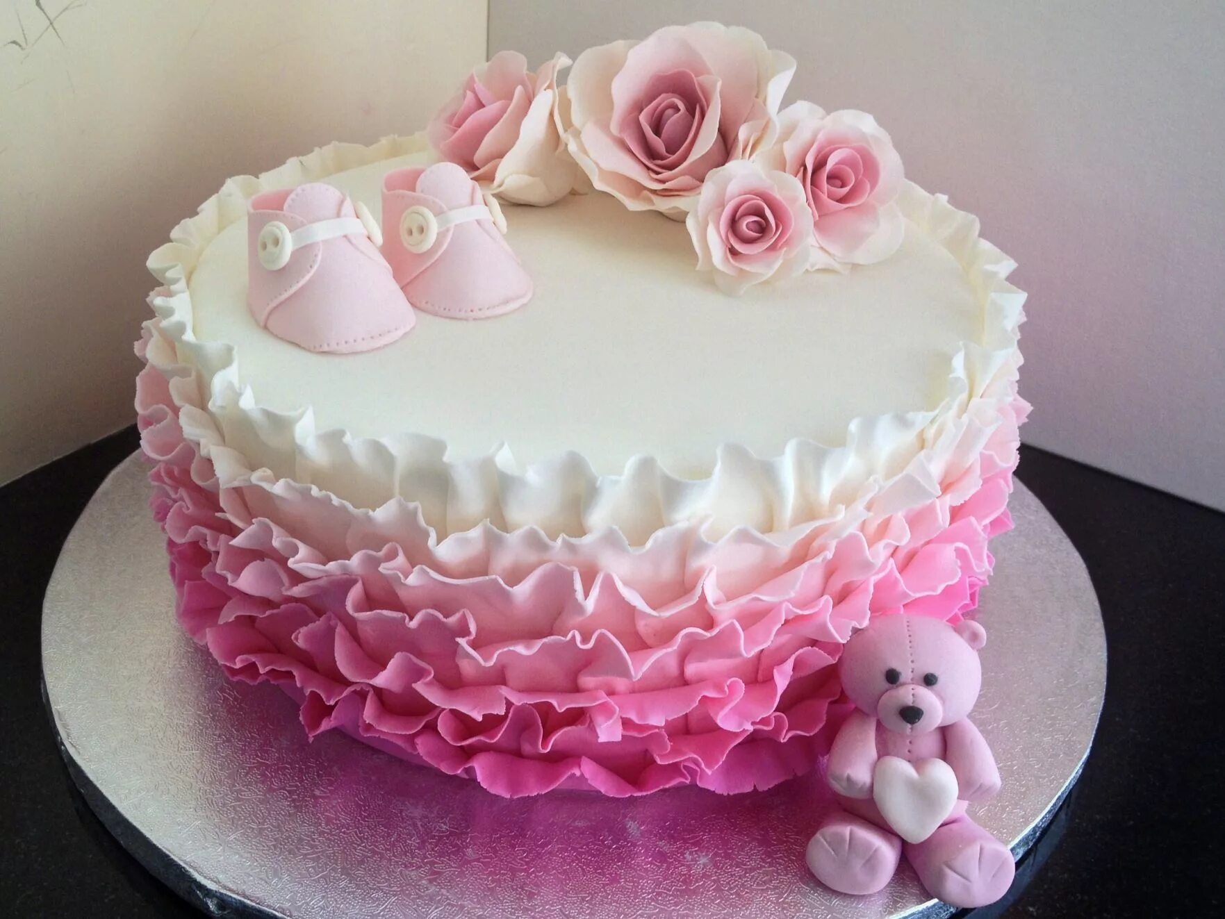 Pies for baptism Baby girl christening cake, Baby shower cakes, Fondant baby