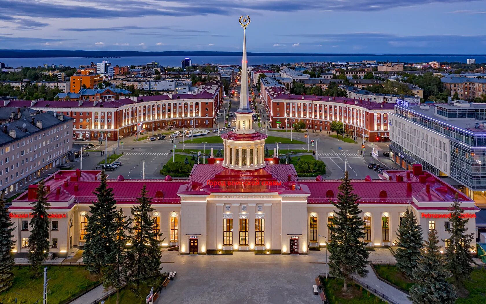 Петрозаводск сайт города. Столица Карелии Петрозаводск. Площадь Гагарина Петрозаводск. Петрозаводск вокзал площадь Гагарина. Петрозаводск центр города.