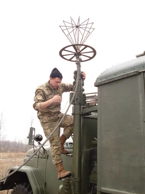 Радиостанция апекс-351. Поражен главный центр радиосвязи. Р-441 увк станция спутниковой связи. Рация апекс 351. Радиостанция an/vrc-118(v)1.