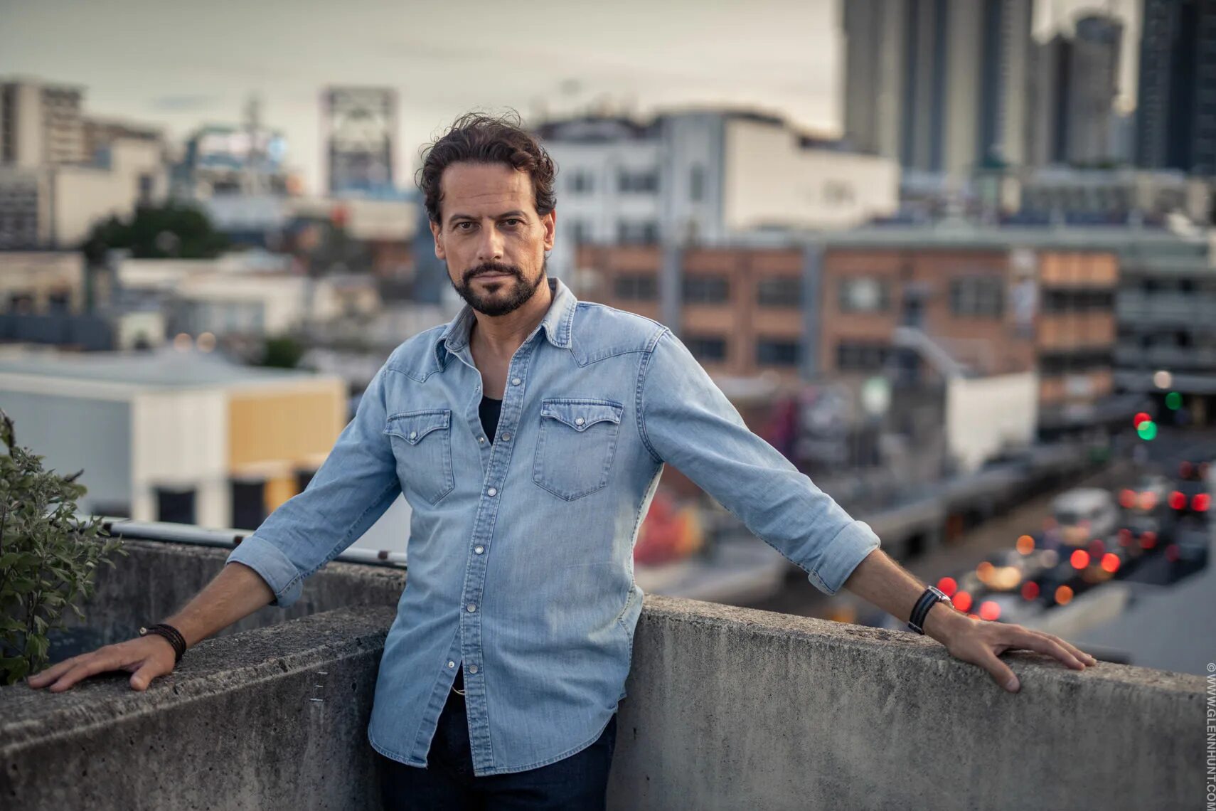 Мужик 4 буквы. David gandy. Красивые мужчины. Пол верховен четвертый мужчина. Мужик 4 буквы.