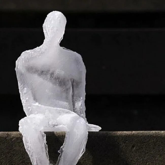 Тающий человек арт. Креативные фотографии. Таяние ледяной скульптуры. Ледяная скульптура человека. Ледяные статуи nele azevedo.