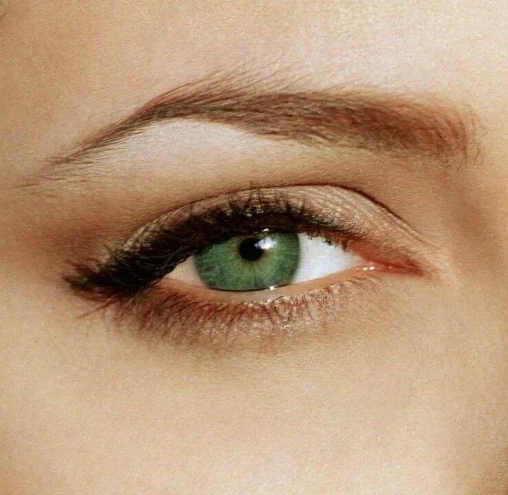 mila kunis eyes Green eyes, Makeup for green eyes, Makeup tips