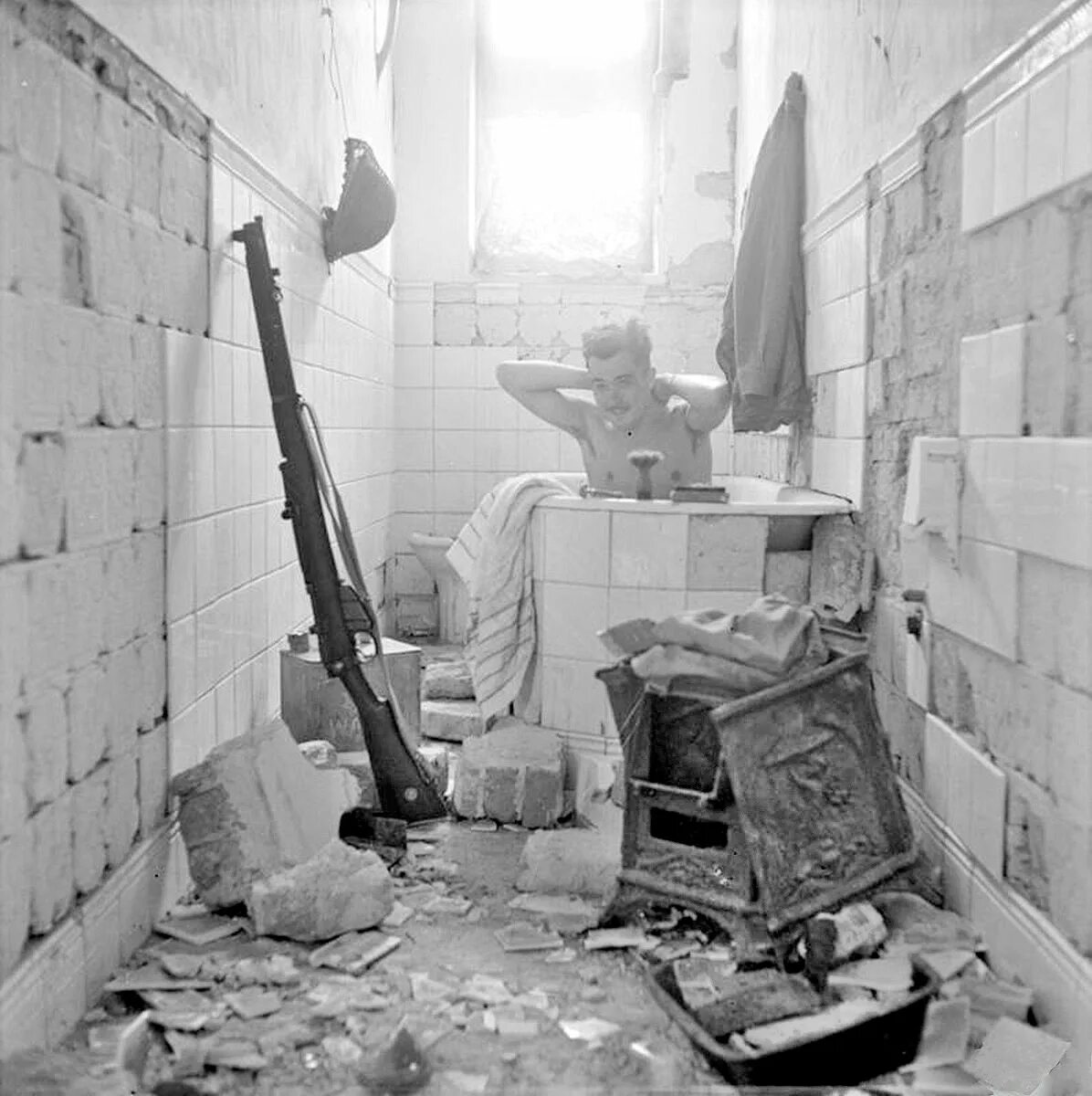 Тобрук 1942. Тобрук вторая мировая. Тобрук Ливия. В ванне гитлера ли миллер ванной