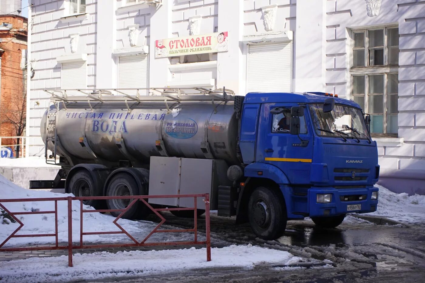 камаз 65224 автоцистерна для питьевой воды. автоцистерна питьевая. автоцистерна питьевая. цистерна для питьевой воды зил-130. прицеп цистерна для питьевой воды чмзап-835830.