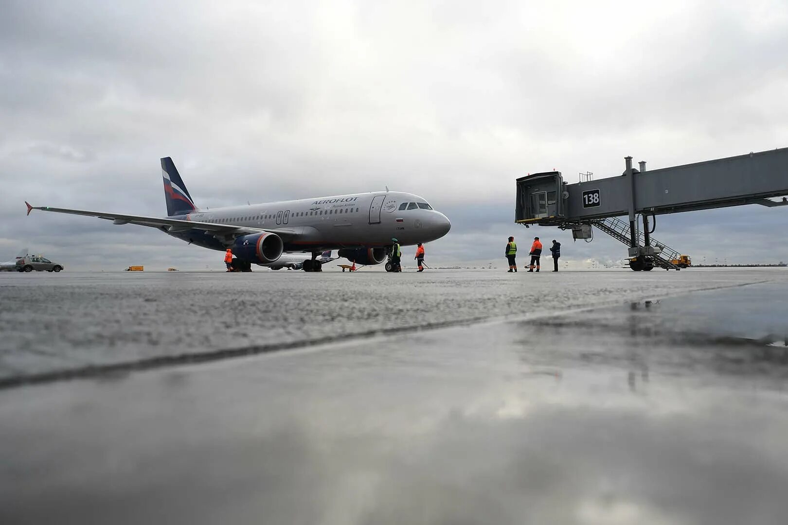 Полет на самолете хабаровск. Самолет. Самолет Хабаровск Москва Аэрофлот. Рейсовый самолет. Аэрофлот Хабаровск.