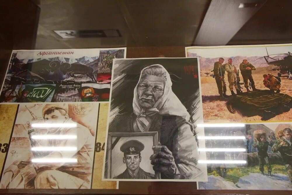 книжная выставка ко дню вывода войск из афганистана. книжная выставка по афганской войне. книжная выставка афганская война в библиотеке.
