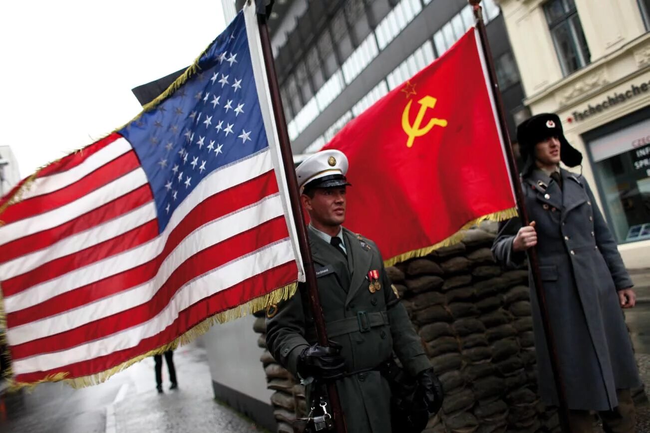 Великобритания союзники годы. СССР против США. Холодная война. Холодная война США. Война СССР И США.